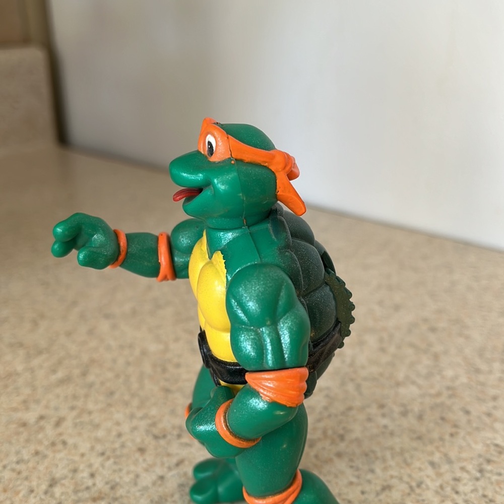 Playmates action figure, TMNT, Michelangelo, 4”T, from the 90’s - Picture 4 of 5
